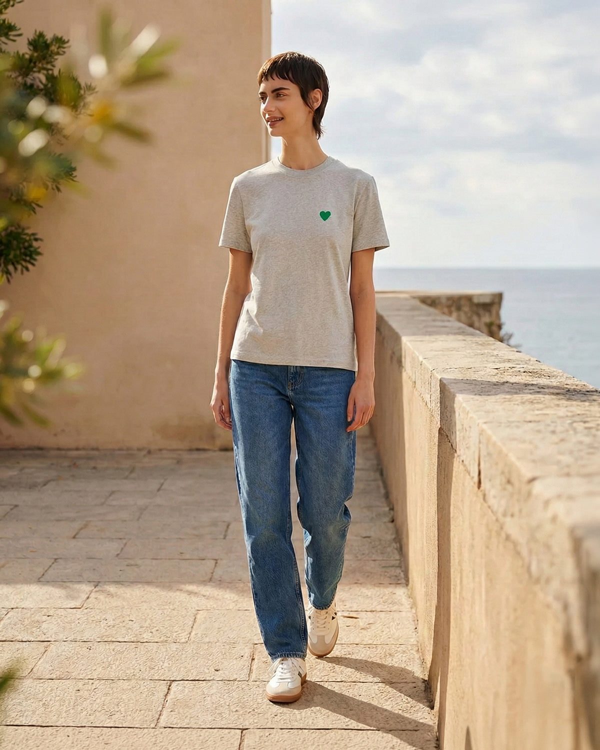 Unisex T-Shirt Green Heart Stick